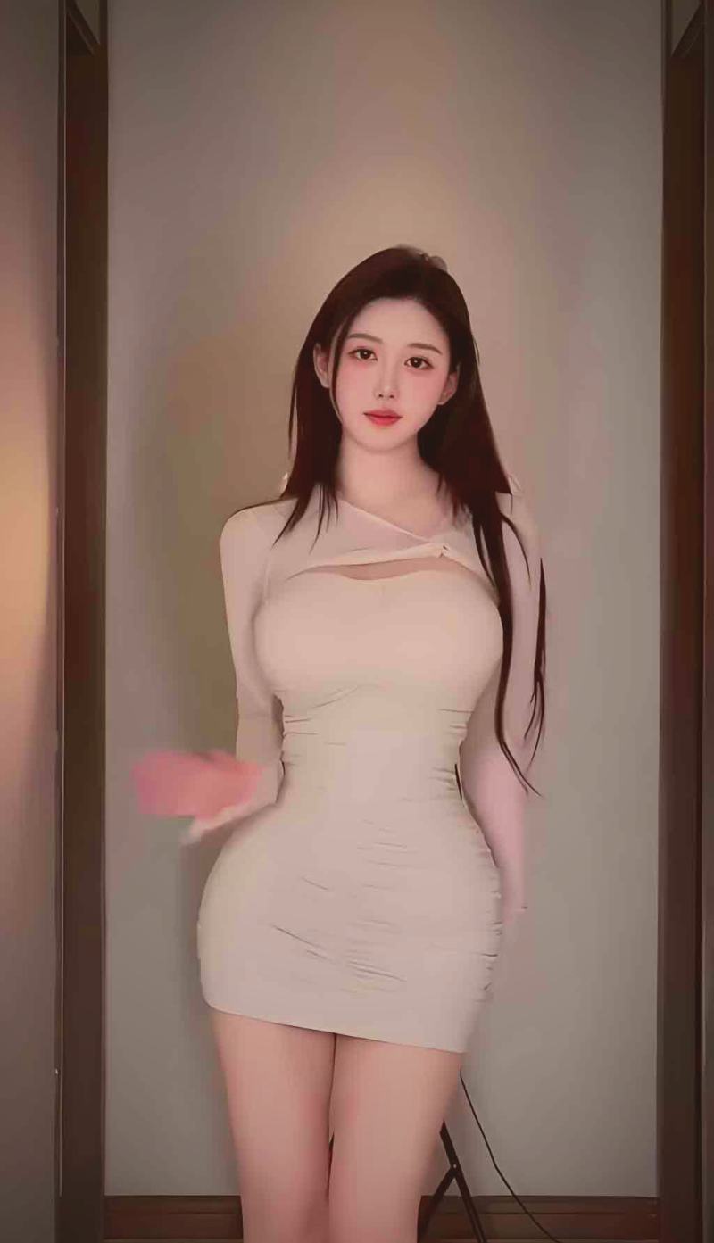 红桃视频爱情喜剧剧集封面拼图，展现多样化的情侣互动场景
