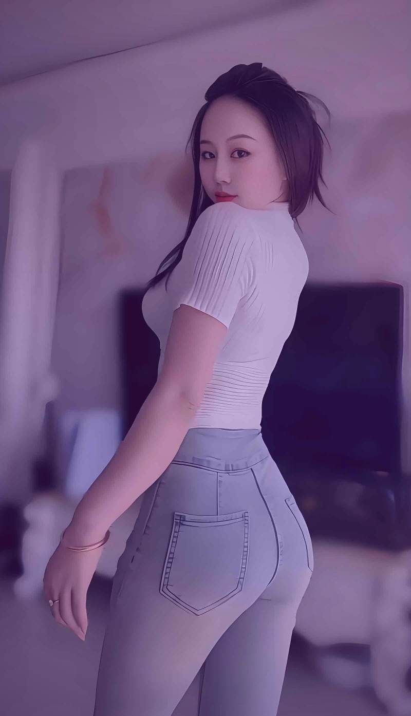 宫斗剧人物群像：多位角色于宫廷场景中姿态各异，关系微妙